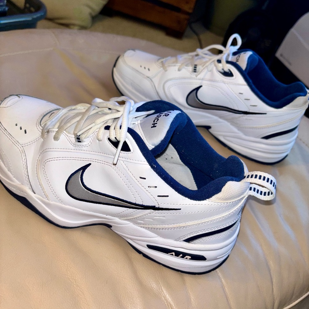 Nike Air Monarch IV Extra Wide 12